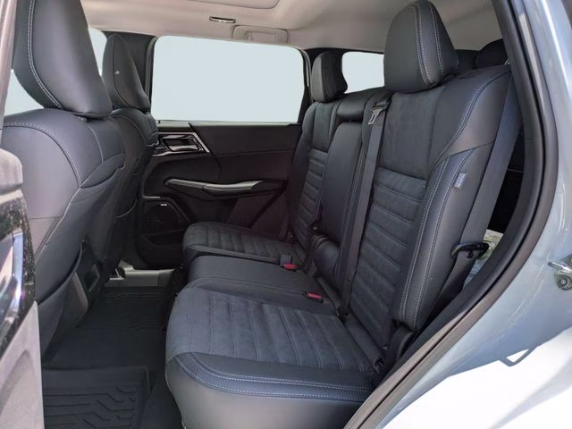 2026 White Diamond/Black Roof Mitsubishi Outlander Trail Edition AWD SUV