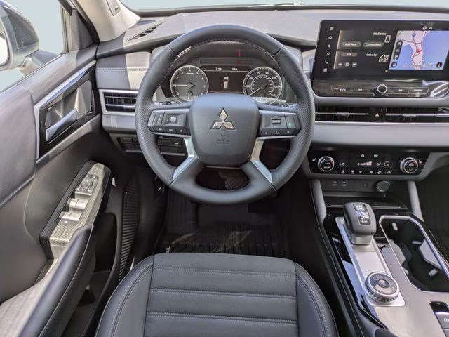 2026 White Diamond/Black Roof Mitsubishi Outlander Trail Edition AWD SUV