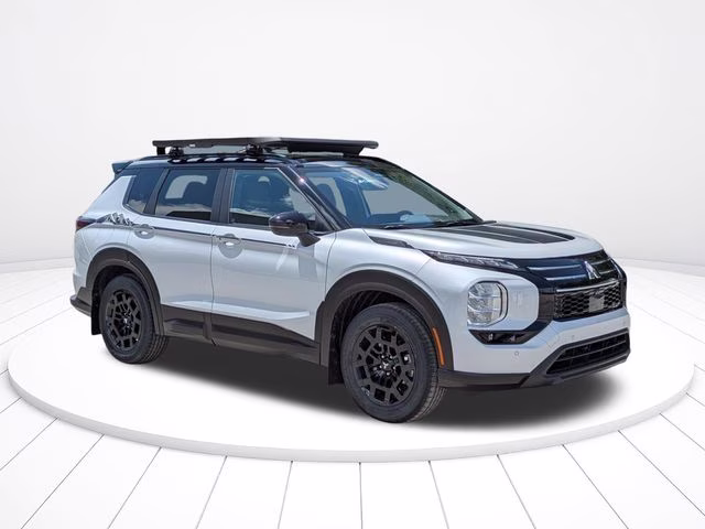 2026 White Diamond/Black Roof Mitsubishi Outlander Trail Edition AWD SUV