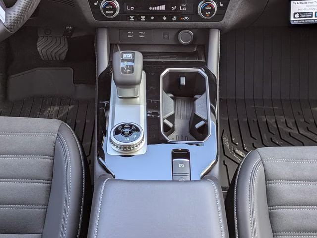 2026 White Diamond/Black Roof Mitsubishi Outlander Trail Edition AWD SUV