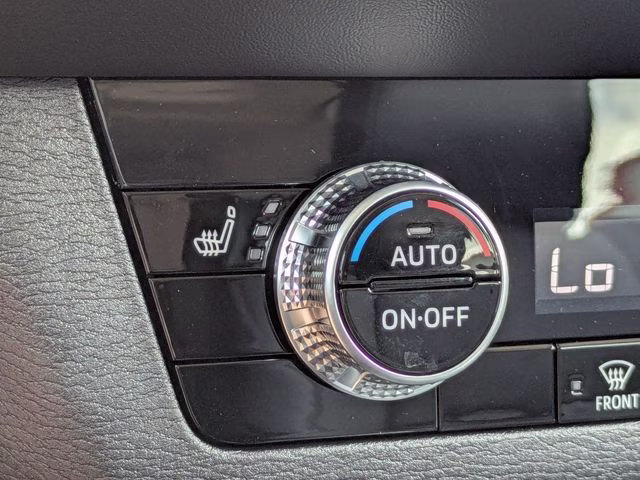 2026 White Diamond/Black Roof Mitsubishi Outlander Trail Edition AWD SUV