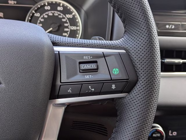 2026 White Diamond/Black Roof Mitsubishi Outlander Trail Edition AWD SUV