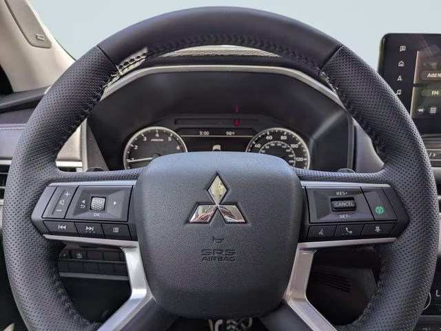 2026 White Diamond/Black Roof Mitsubishi Outlander Trail Edition AWD SUV