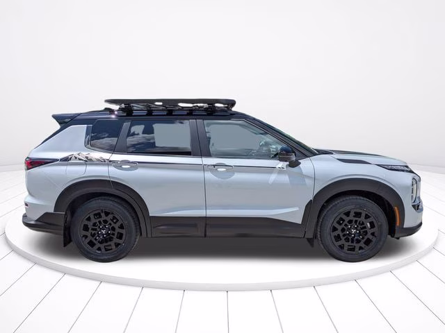 2026 White Diamond/Black Roof Mitsubishi Outlander Trail Edition AWD SUV