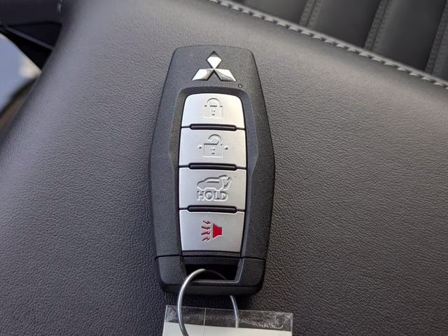 2026 White Diamond/Black Roof Mitsubishi Outlander Trail Edition AWD SUV