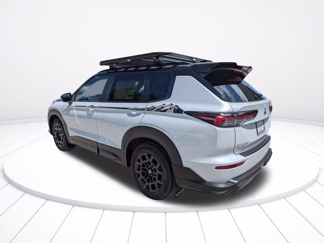 2026 White Diamond/Black Roof Mitsubishi Outlander Trail Edition AWD SUV