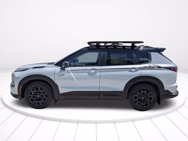 2026 White Diamond/Black Roof Mitsubishi Outlander Trail Edition AWD SUV