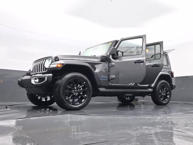 2025 Granite Crystal Metallic Clearcoat Jeep Wrangler Sahara 4xe 4X4 SUV