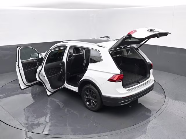 2022 Pure White Volkswagen Tiguan 2.0T SE AWD SUV