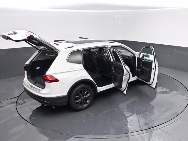 2022 Pure White Volkswagen Tiguan 2.0T SE AWD SUV