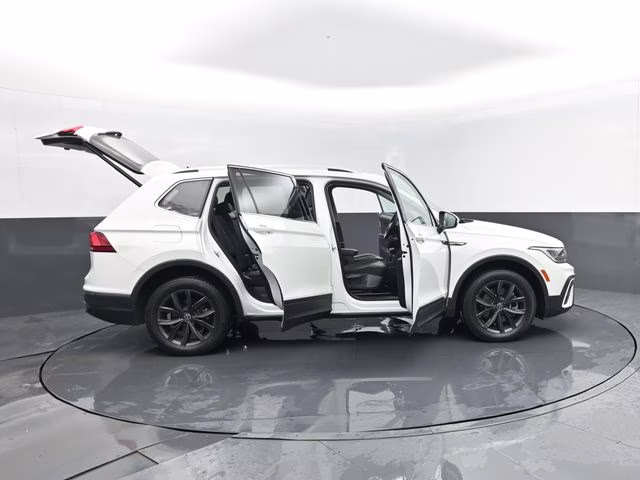 2022 Pure White Volkswagen Tiguan 2.0T SE AWD SUV