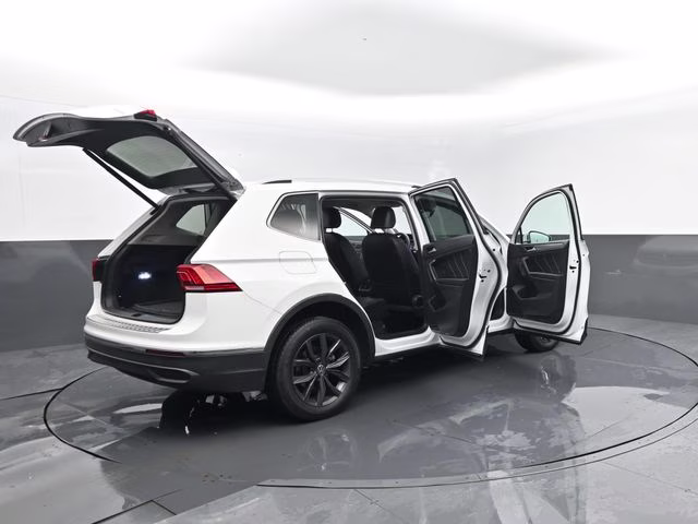 2022 Pure White Volkswagen Tiguan 2.0T SE AWD SUV