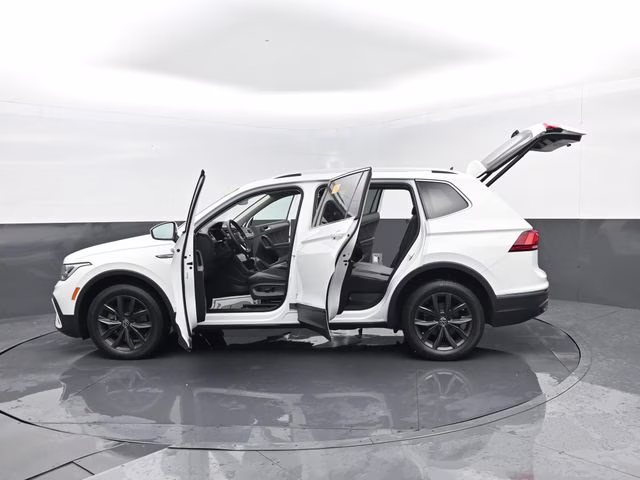 2022 Pure White Volkswagen Tiguan 2.0T SE AWD SUV