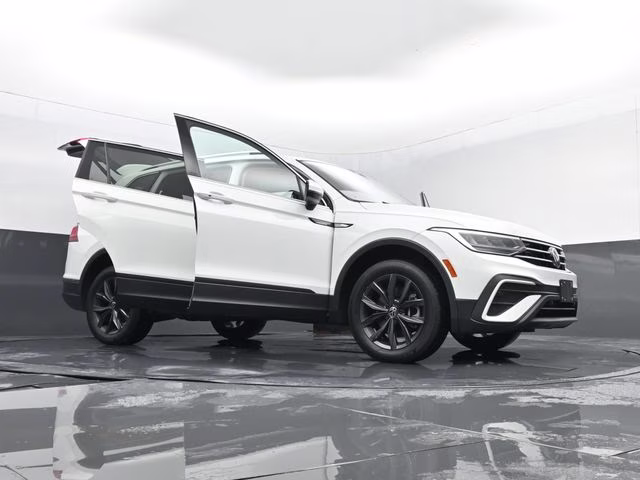 2022 Pure White Volkswagen Tiguan 2.0T SE AWD SUV