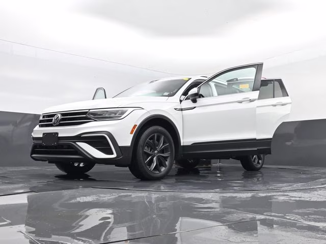 2022 Pure White Volkswagen Tiguan 2.0T SE AWD SUV