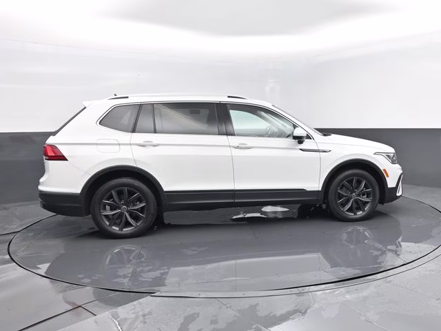 2022 Pure White Volkswagen Tiguan 2.0T SE AWD SUV