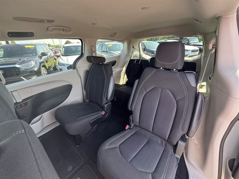 2024 Bright White Clear Coat Chrysler Voyager LX FWD Van