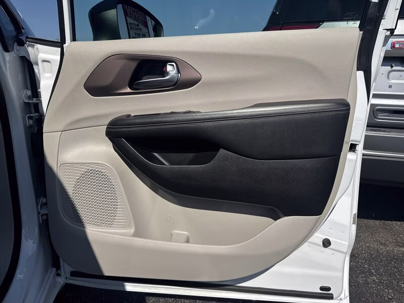 2024 Bright White Clear Coat Chrysler Voyager LX FWD Van