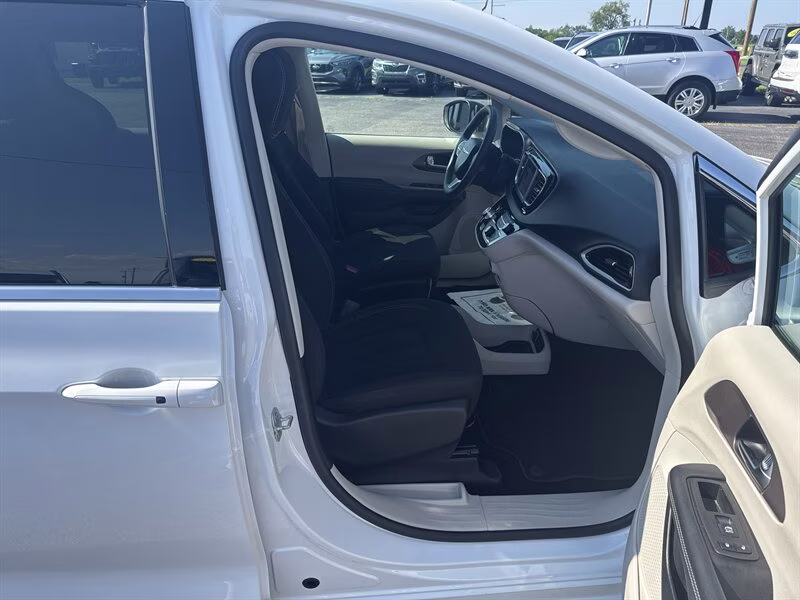 2024 Bright White Clear Coat Chrysler Voyager LX FWD Van