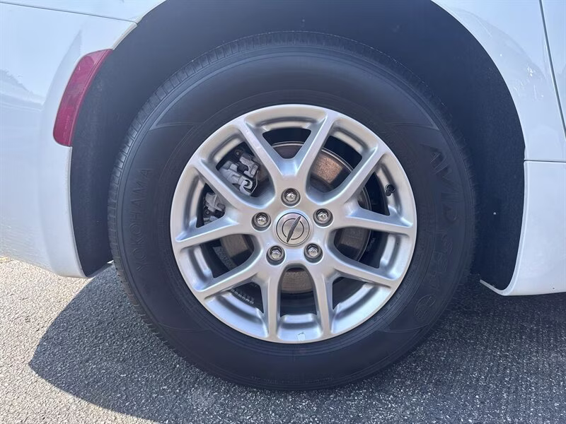 2024 Bright White Clear Coat Chrysler Voyager LX FWD Van