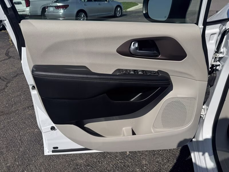 2024 Bright White Clear Coat Chrysler Voyager LX FWD Van