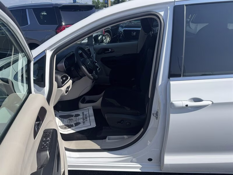 2024 Bright White Clear Coat Chrysler Voyager LX FWD Van