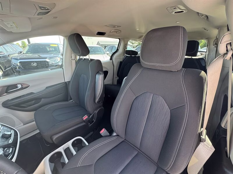 2024 Bright White Clear Coat Chrysler Voyager LX FWD Van
