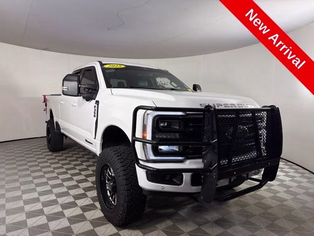 2025 White Metallic Ford Super Duty F-350 SRW Platinum 4X4 Truck
