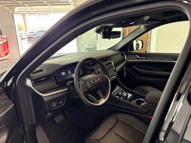 2026 Diamond Black Crystal Pearlcoat Jeep Grand Cherokee L 85th Anniversary Edition 4X4 SUV