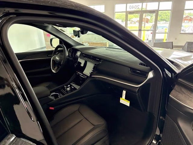 2026 Diamond Black Crystal Pearlcoat Jeep Grand Cherokee L 85th Anniversary Edition 4X4 SUV