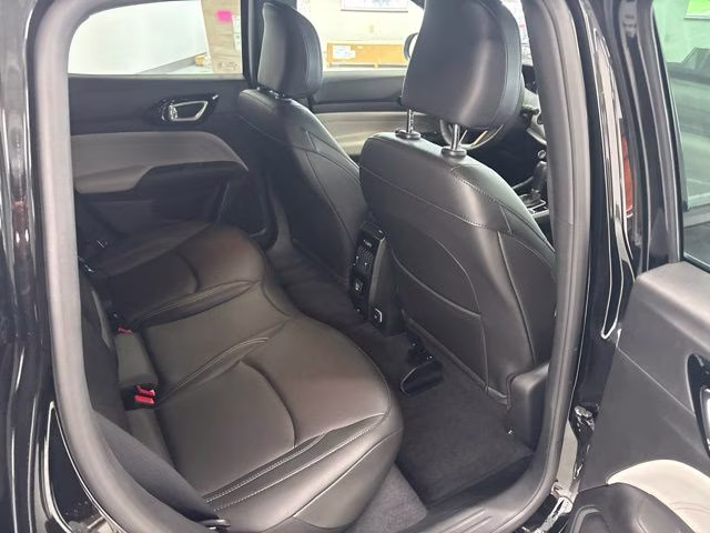 2025 Diamond Black Crystal Pearlcoat Jeep Compass Limited 4X4 SUV