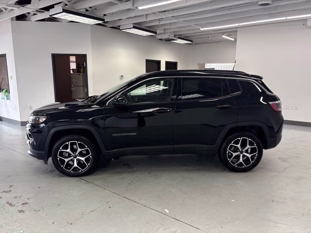 2025 Diamond Black Crystal Pearlcoat Jeep Compass Limited 4X4 SUV