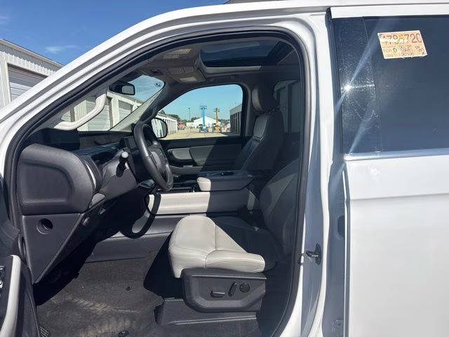 2025 Oxford White Ford Expedition Active 4X4 SUV