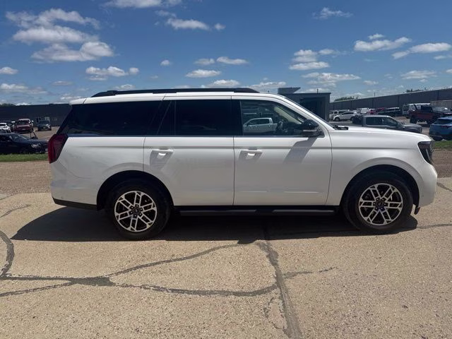 2025 White Metallic Ford Expedition Active 4X4 SUV