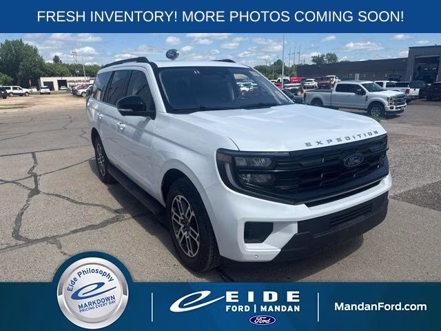2025 White Metallic Ford Expedition Active 4X4 SUV