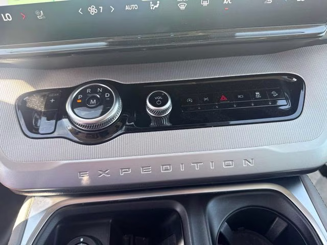 2025 Oxford White Ford Expedition Active 4X4 SUV
