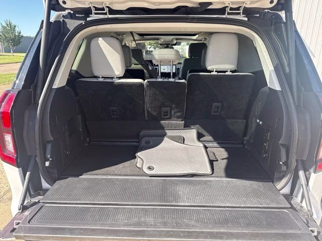 2025 Oxford White Ford Expedition Active 4X4 SUV