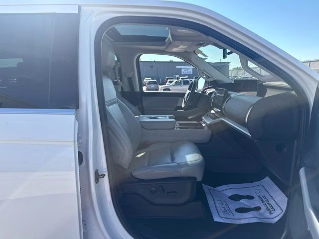 2025 Oxford White Ford Expedition Active 4X4 SUV