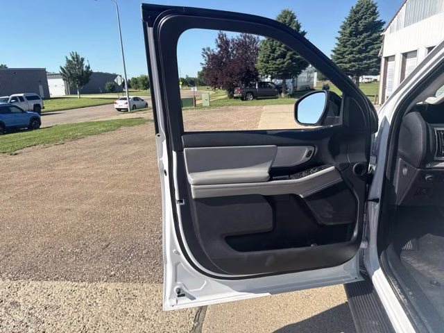 2025 Oxford White Ford Expedition Active 4X4 SUV