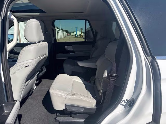 2025 Oxford White Ford Expedition Active 4X4 SUV