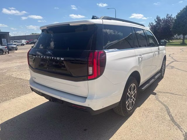 2025 White Metallic Ford Expedition Active 4X4 SUV