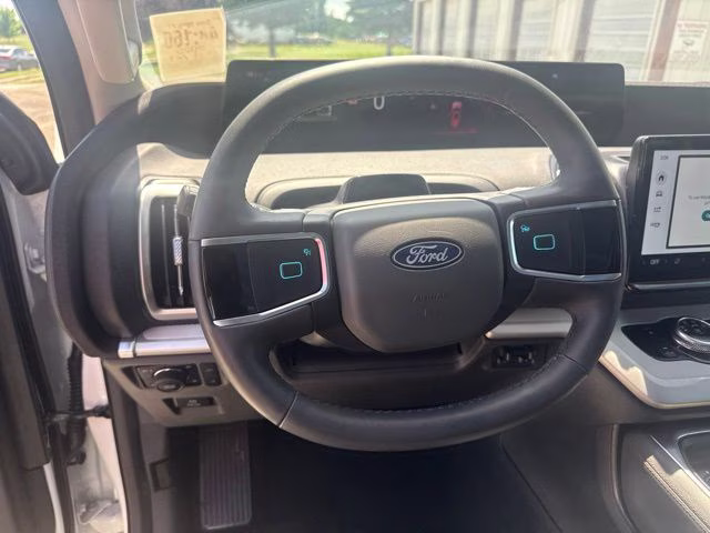 2025 White Metallic Ford Expedition Active 4X4 SUV