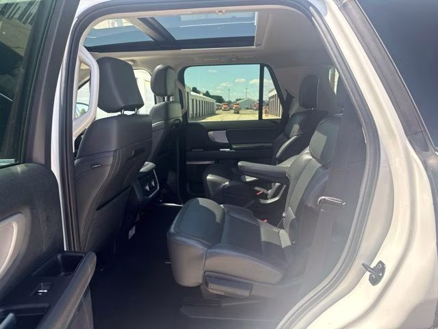 2025 White Metallic Ford Expedition Active 4X4 SUV