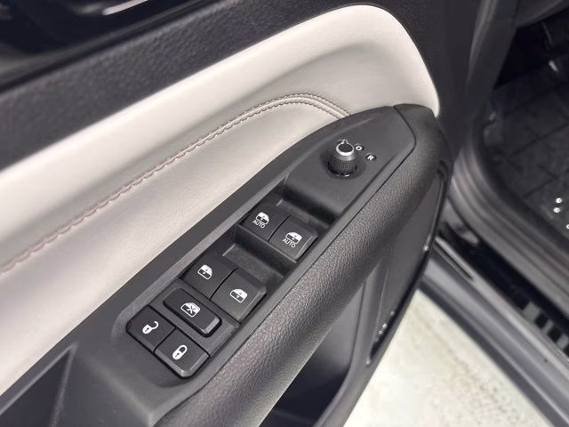 2025 Diamond Black Crystal Pearlcoat Jeep Compass Limited 4X4 SUV