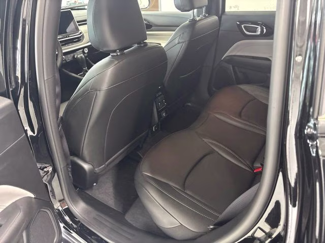 2025 Diamond Black Crystal Pearlcoat Jeep Compass Limited 4X4 SUV