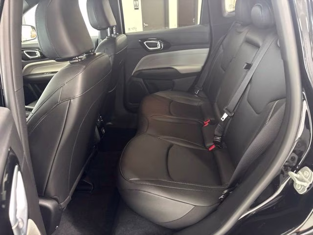 2025 Diamond Black Crystal Pearlcoat Jeep Compass Limited 4X4 SUV