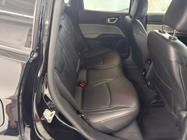 2025 Diamond Black Crystal Pearlcoat Jeep Compass Limited 4X4 SUV