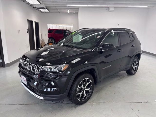 2025 Diamond Black Crystal Pearlcoat Jeep Compass Limited 4X4 SUV
