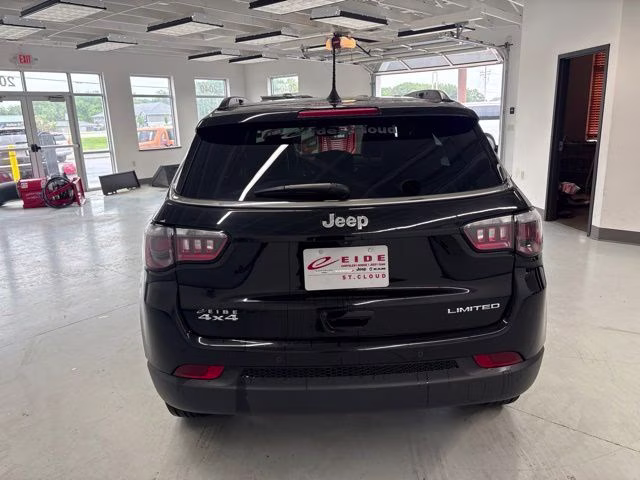 2025 Diamond Black Crystal Pearlcoat Jeep Compass Limited 4X4 SUV