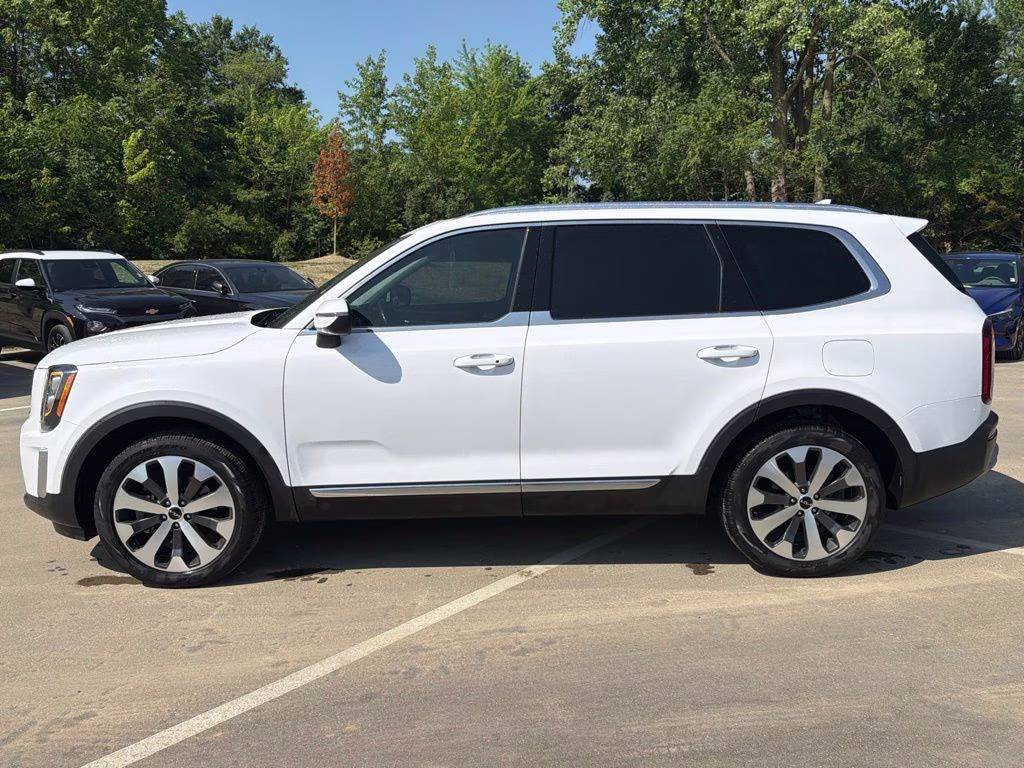 2022 Glacial White Pearl Kia Telluride EX FWD SUV
